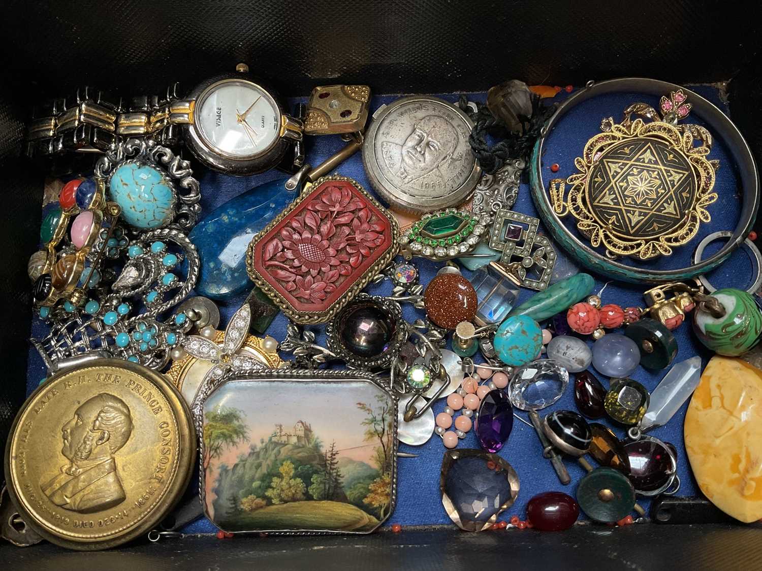 Lot 133 - Jewellery box containing one antique diamond flower head cluster earring with pearls suspended below