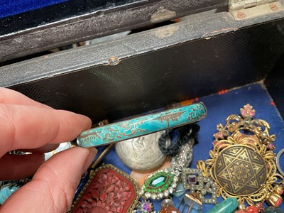 Lot 133 - Jewellery box containing one antique diamond flower head cluster earring with pearls suspended below