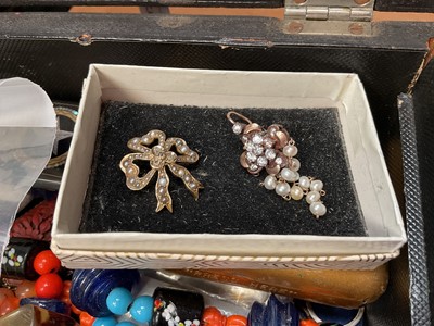 Lot 133 - Jewellery box containing one antique diamond flower head cluster earring with pearls suspended below