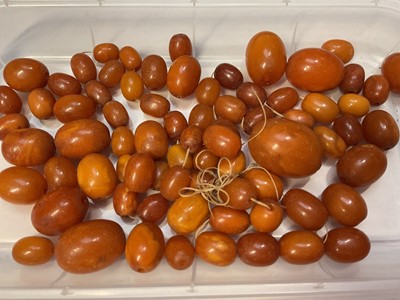Lot 67 - Vintage amber beads, need re-stringing
