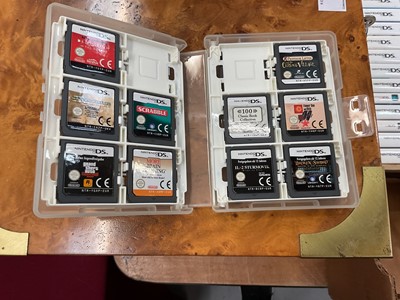 Lot 1984 - Nintendo Wii with accessories and 11 games together with Nintendo 3DS in cosmo black with approximately 30 games