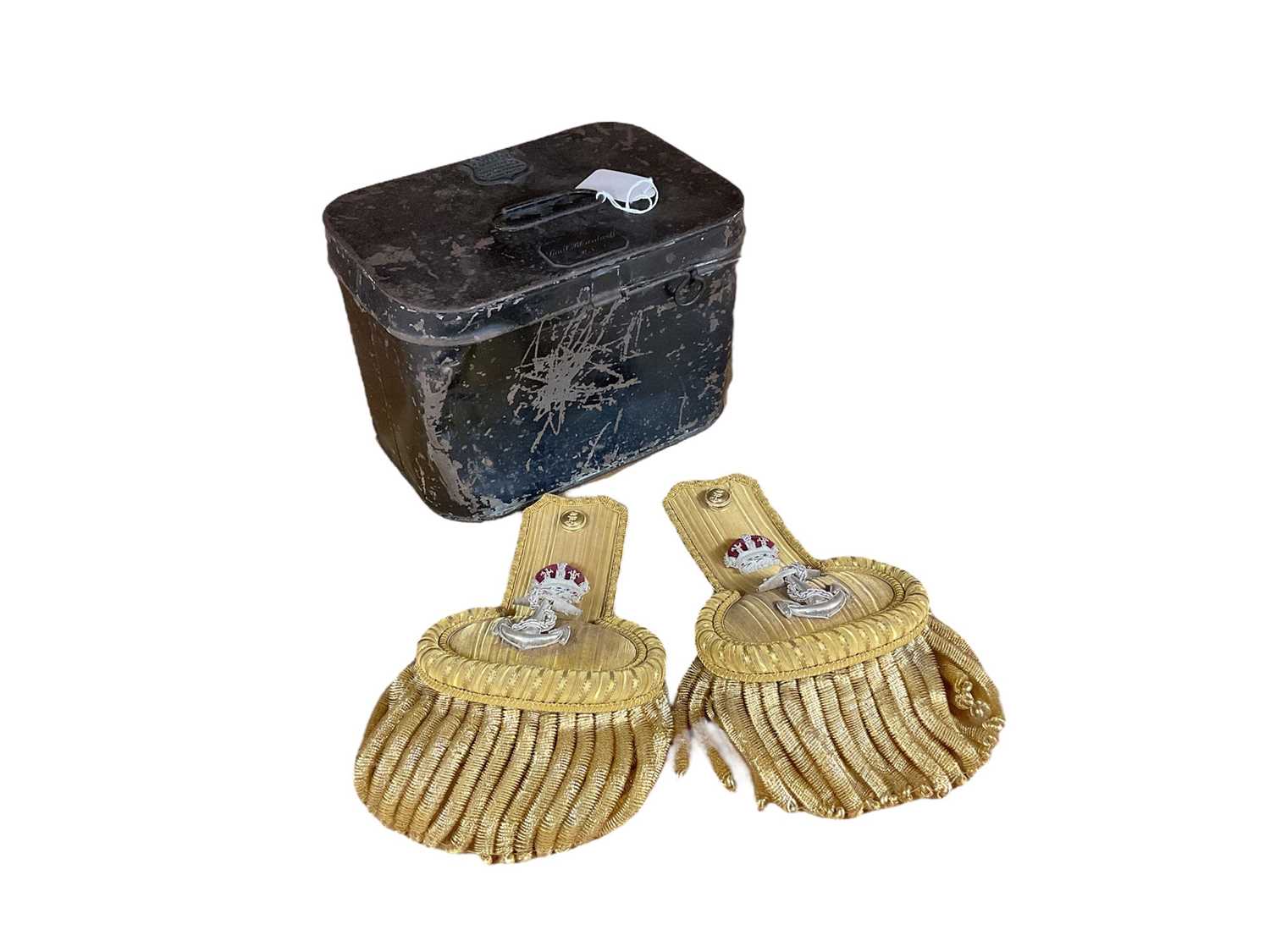 Lot 126 - Pair of early 20th century Royal Navy officer's epaulettes in japanned tin case by Gieve, Matthews & Seagrove Ltd, with applied brass plaque named to Lieut. V. B. Cardwell R. N.
