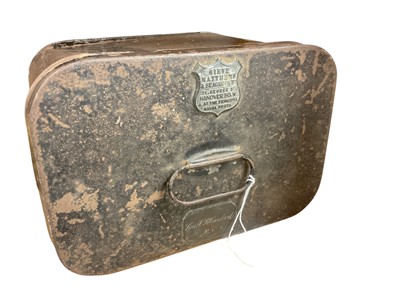Lot 126 - Pair of early 20th century Royal Navy officer's epaulettes in japanned tin case by Gieve, Matthews & Seagrove Ltd, with applied brass plaque named to Lieut. V. B. Cardwell R. N.