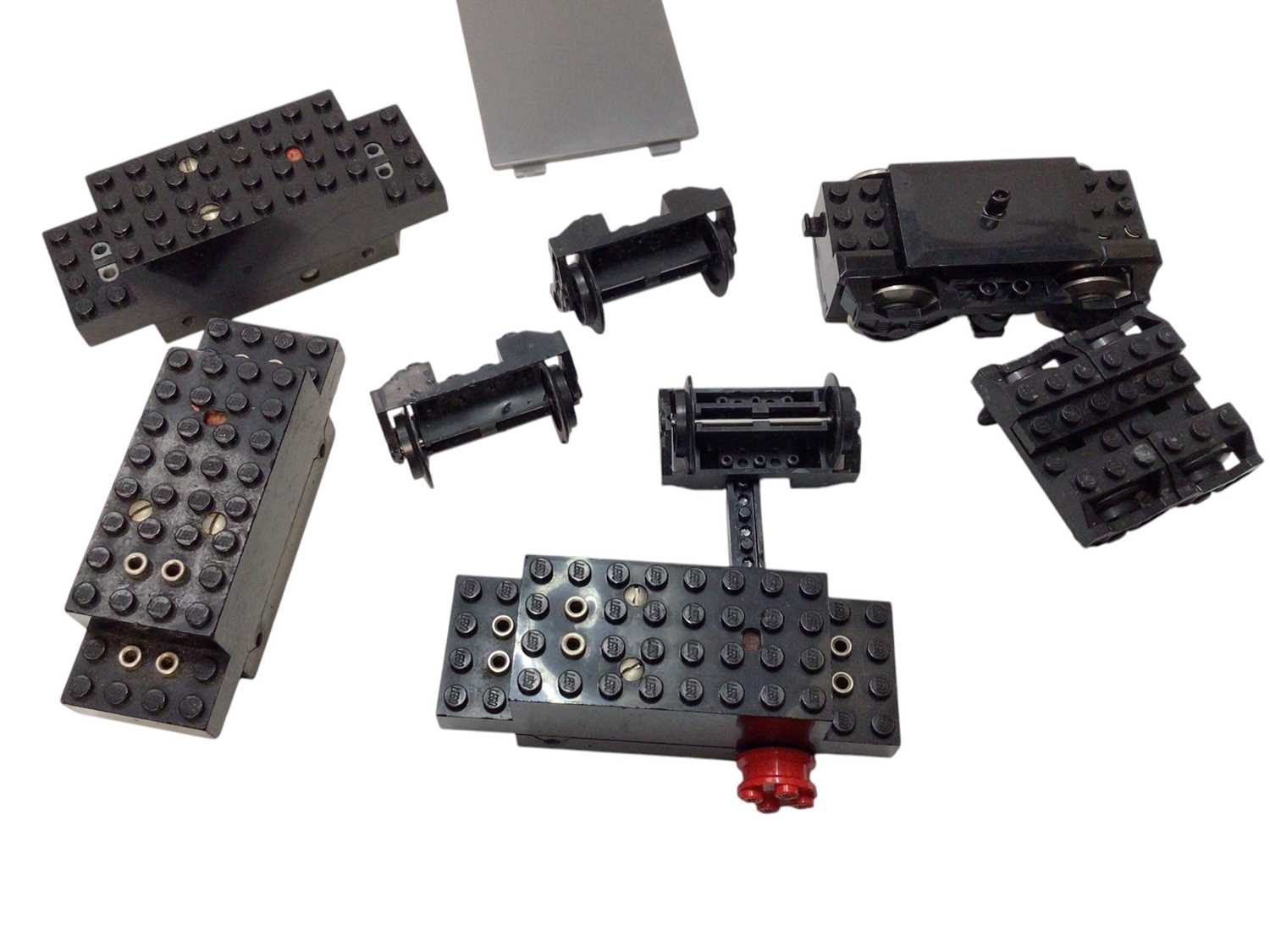 Lot 1946 - Lego rail track, train pieces and other building bricks etc. (1 box)