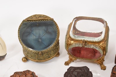 Lot 822 - Collection of watch holders