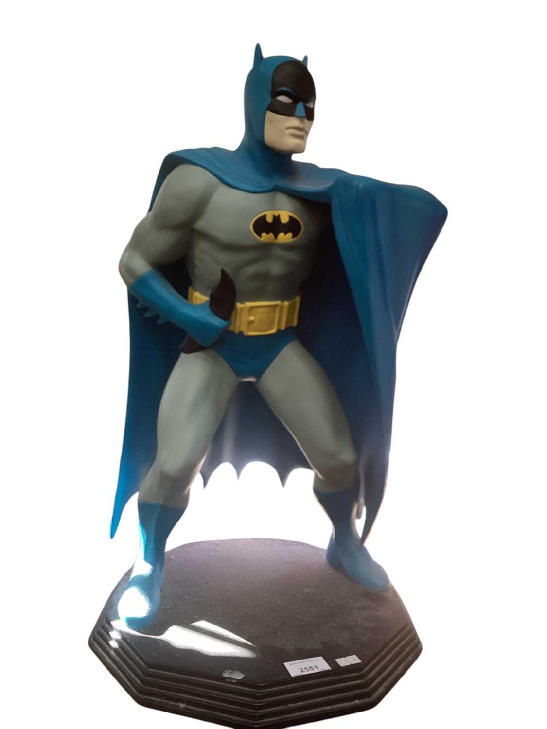 Lot 2551 - Warner Brothers Batman statue, 60cm in overall height.