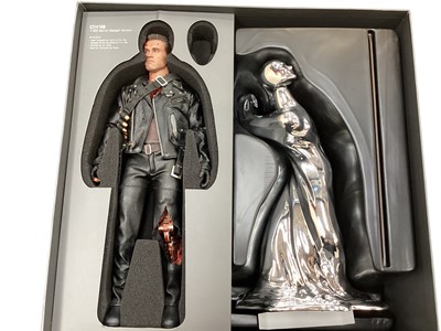 Lot 2514 - Hot Toys Sideshow 1/6th scale Terminator 2 Judgment Day T-800 Battle Damaged Version, boxed DX13 (1)
