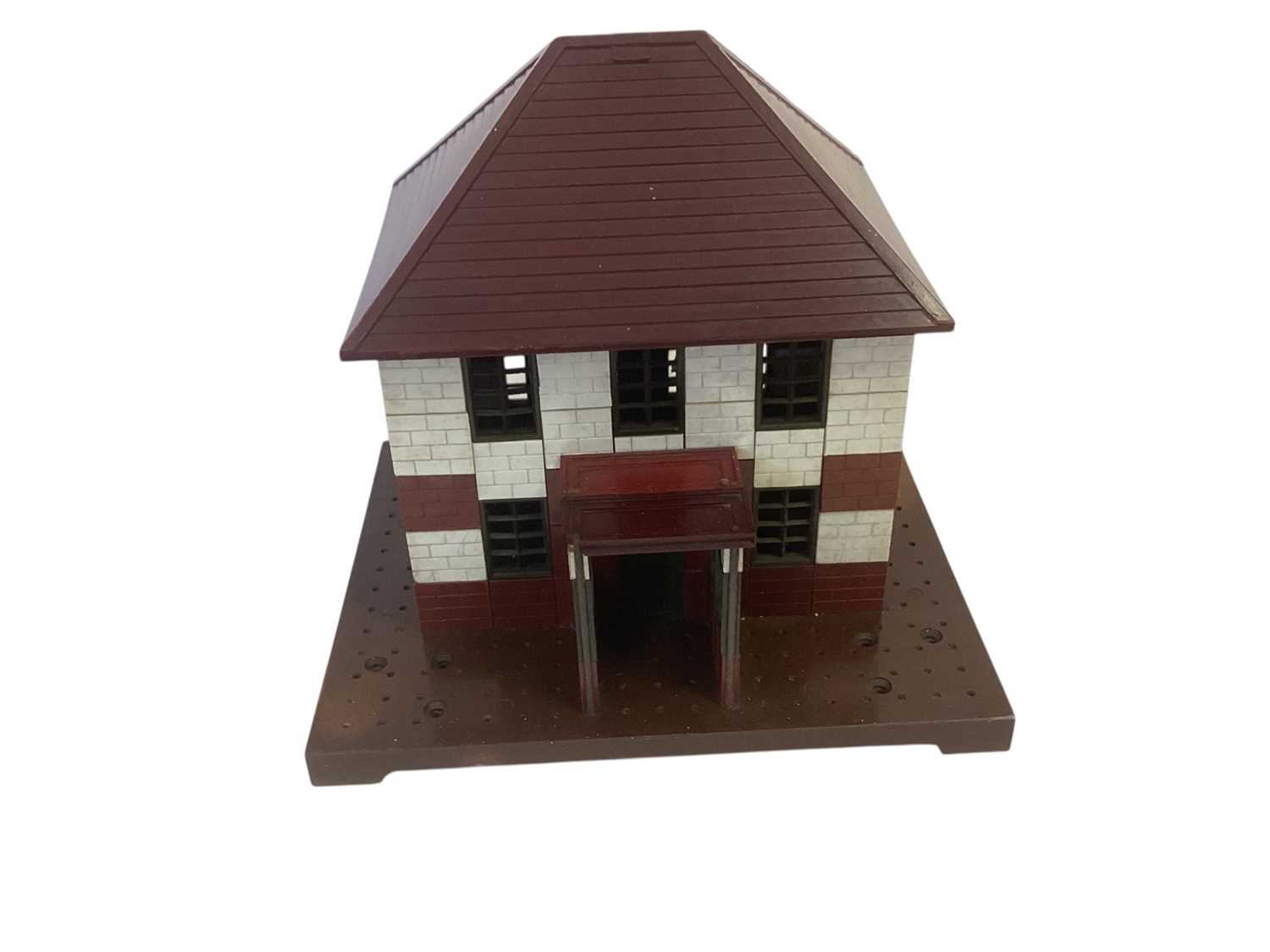 Lot 1926 - Pre-war Bayko building (1)