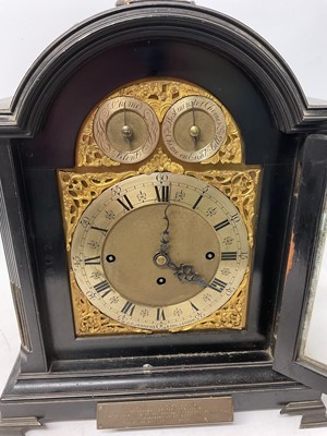 Lot 726 - Good quality 19th century bracket clock with brass arch dial, the movement with finely engraved back plate