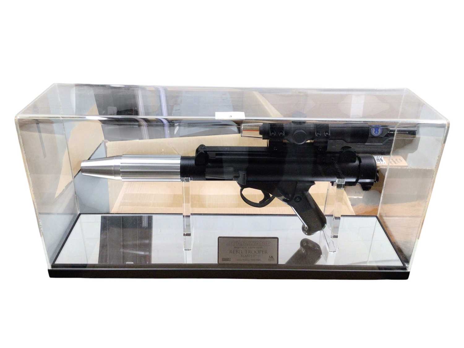 Lot 3 - Master Replicas Limited Edition 1006/2500 Star Wars Episode IV:A New Hope Rebel Trooper Blaster, in display case (1)