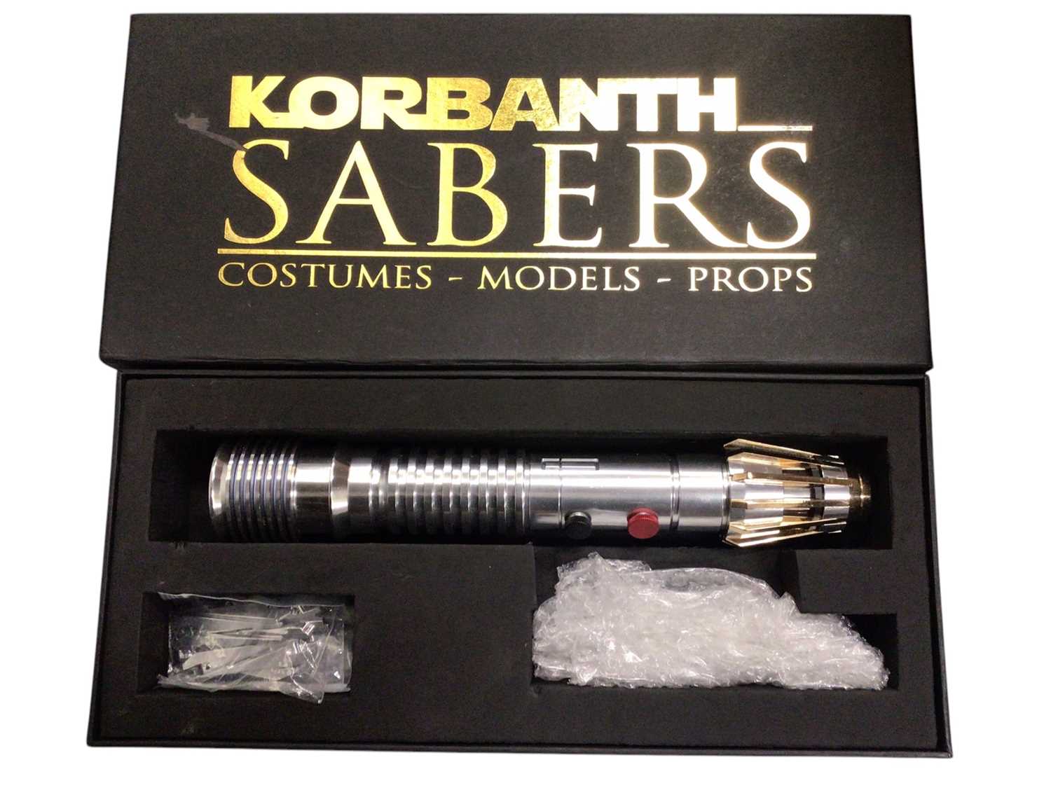 Lot 31 - Korbanth Sabers Star Wars Luminara Unduli The Clone Wars lightsaber hilt, boxed (1)