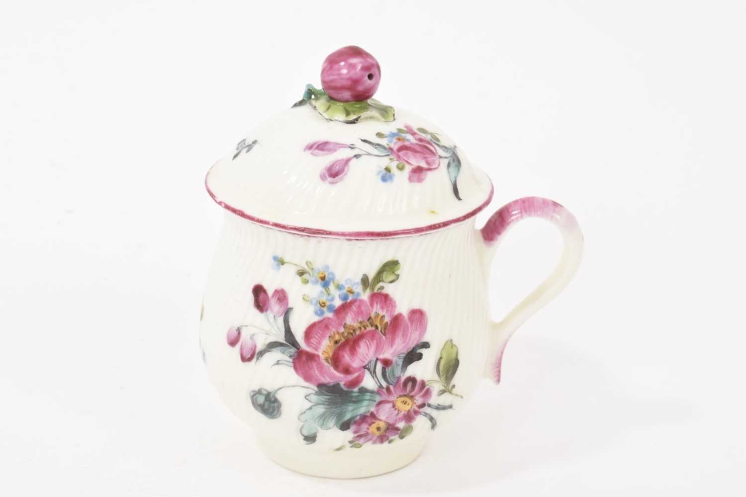 Lot 63 - Mennecy custard cup and cover, circa 1760