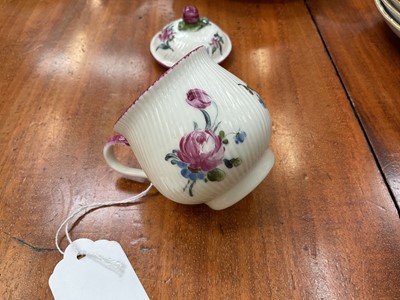 Lot 63 - Mennecy custard cup and cover, circa 1760