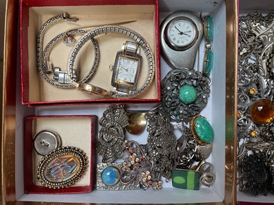 Lot 8 - Group of vintage costume jewellery, watches and bijouterie