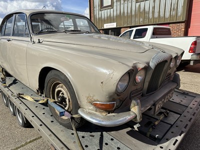 Lot 72 - 1969 Daimler Sovereign, 4235cc petrol, 4-door saloon, reg. no. WRC 455G