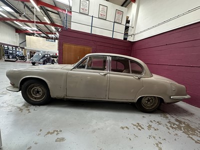 Lot 72 - 1969 Daimler Sovereign, 4235cc petrol, 4-door saloon, reg. no. WRC 455G