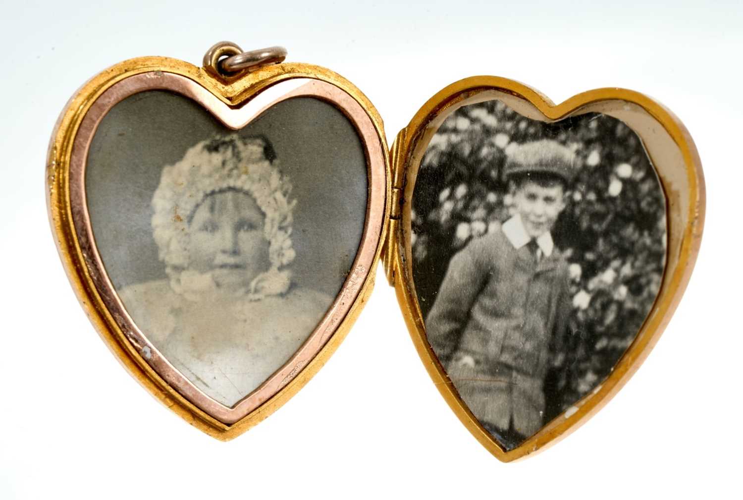 Lot 477 - Edwardian rose gold heart shaped oversized locket