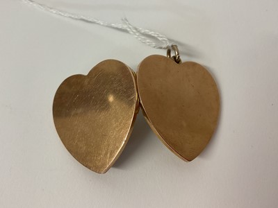 Lot 477 - Edwardian rose gold heart shaped oversized locket