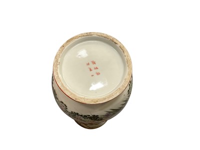 Lot 489 - Good quality Japanese satsuma vase with character marks to base.