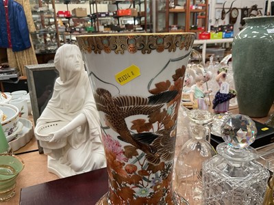 Lot 489 - Good quality Japanese satsuma vase with character marks to base.