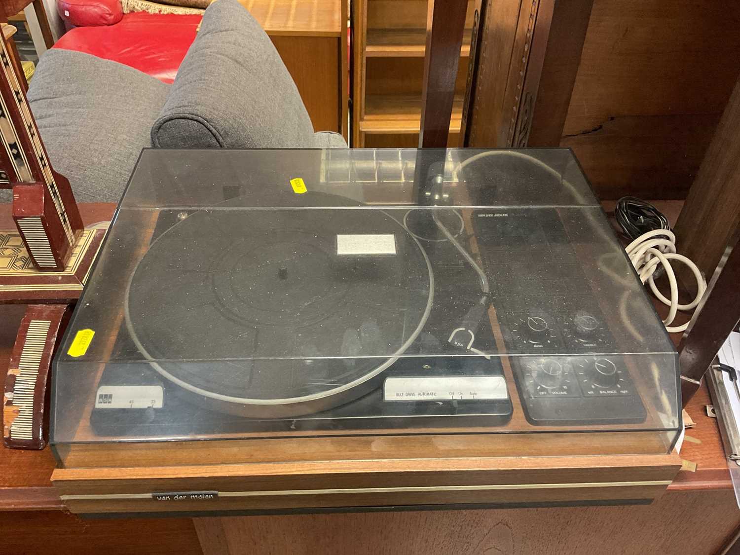 Lot 625 - Van der molen record player and pair of speakers.