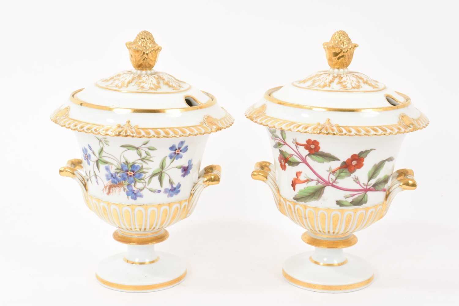 Lot 15 - Pair of Chamberlains Worcester porcelain tureens and covers