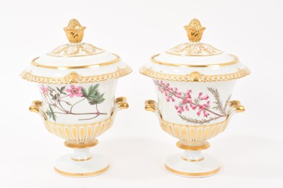Lot 15 - Pair of Chamberlains Worcester porcelain tureens and covers