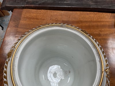 Lot 15 - Pair of Chamberlains Worcester porcelain tureens and covers