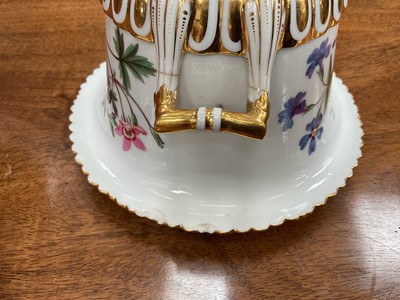 Lot 15 - Pair of Chamberlains Worcester porcelain tureens and covers