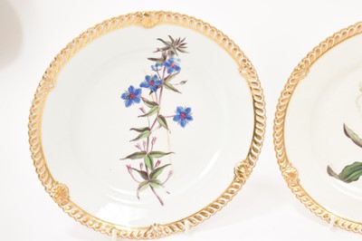 Lot 14 - Group of Chamberlains Worcester porcelain dessert ware