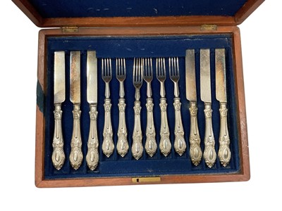 Lot 755 - Set Edwardian plated dessert knives and forks in case, plated part canteen of flatware and lot plated ware