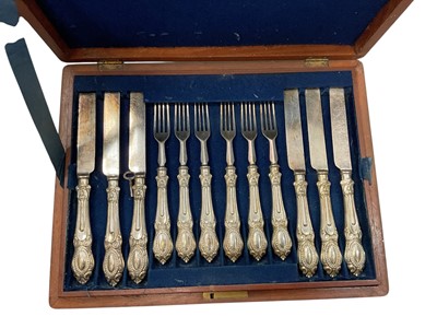 Lot 755 - Set Edwardian plated dessert knives and forks in case, plated part canteen of flatware and lot plated ware