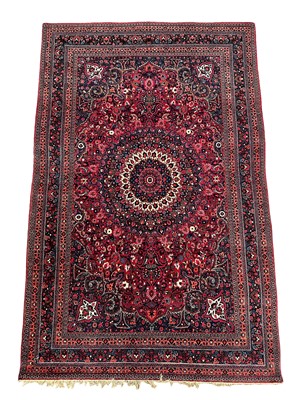 Lot 1632 - Fine wall-hanging Persian Meshed rug