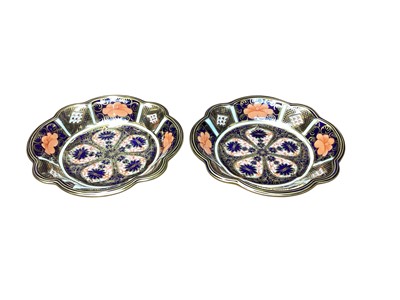 Lot 940 - Pair of Royal Crown Derby Imari 1128 scalloped dishes, 14.25cm diameter