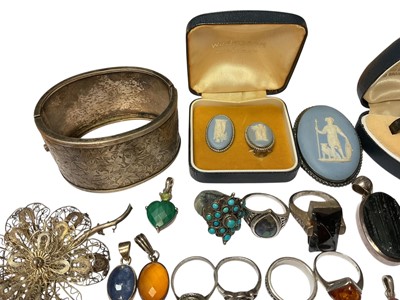 Lot 27 - Group of silver and white metal jewellery, within a wooden jewellery box