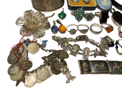 Lot 27 - Group of silver and white metal jewellery, within a wooden jewellery box