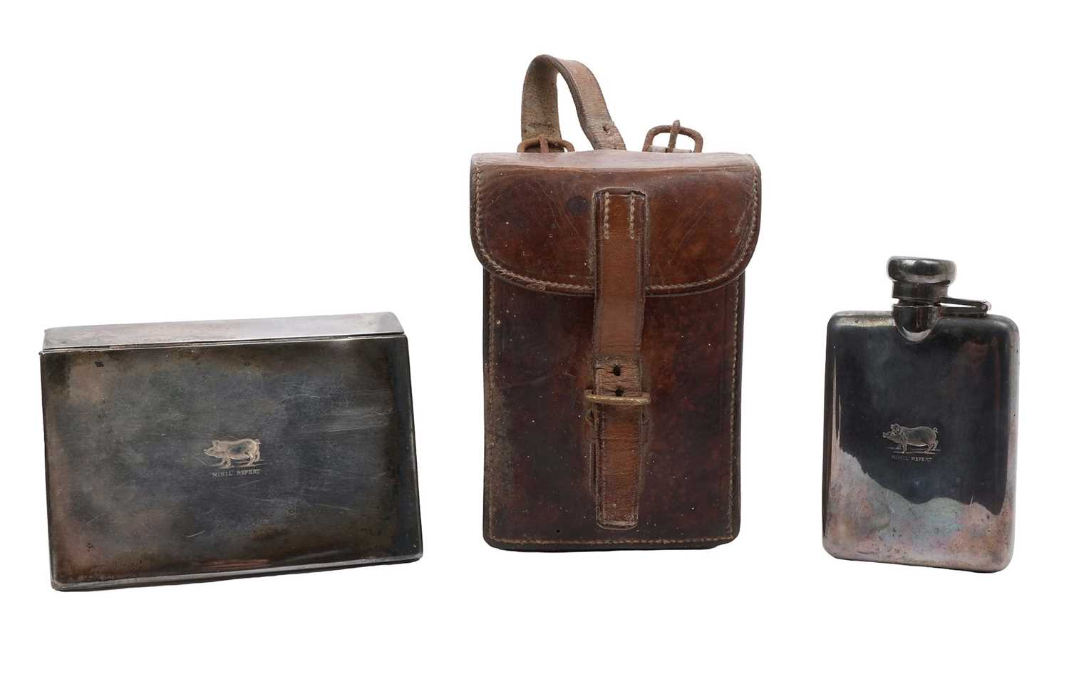 Lot 291 - George V silver sandwich box and flask in leather case