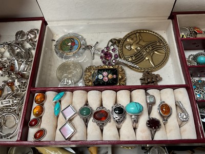 Lot 65 - Jewellery box containing silver gem set rings, bracelets, earrings, pendant necklaces, turquoise jewellery, amber, various wristwatches, 9ct gold chain