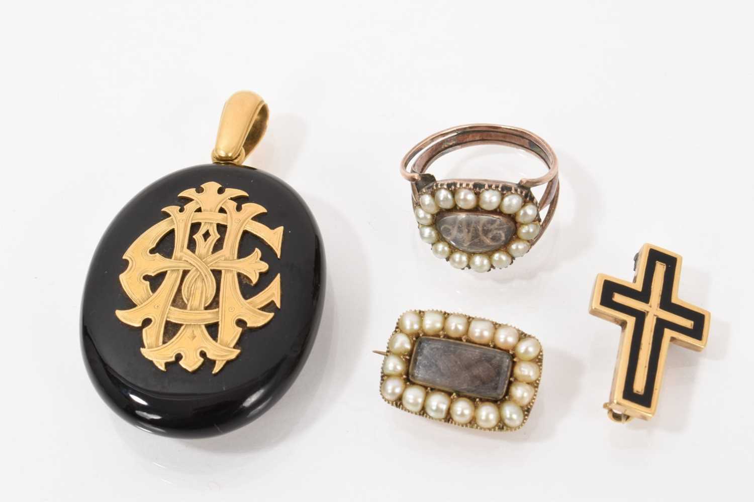 Lot 451 - Group of Georgian and later mourning jewellery