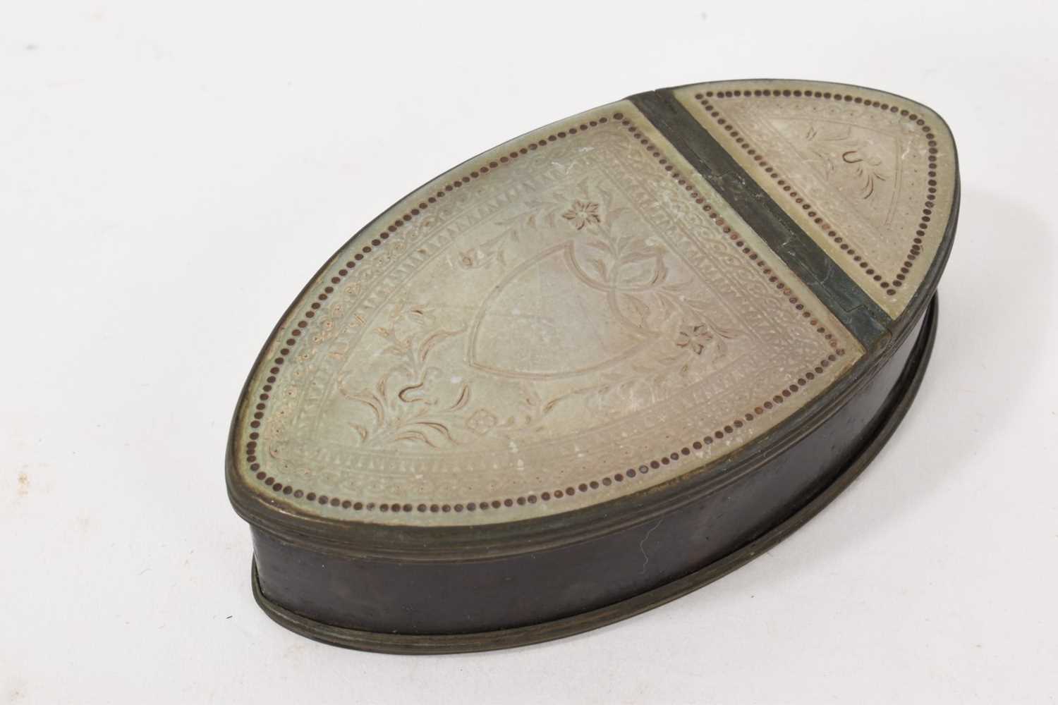 Lot 808 - George III mother of pearl and tortoiseshell snuff box