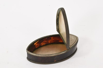 Lot 808 - George III mother of pearl and tortoiseshell snuff box