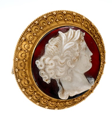 Lot 454 - Good quality Victorian Etruscan revival carved sardonyx cameo depicting a classical female bust in a circular gold mount with applied filigree decoration