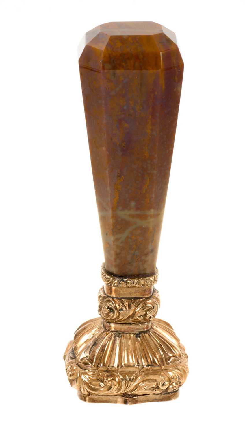 Lot 456 - Good quality Regency/early Victorian seal with an armorial intaglio carved citrine in yellow metal mount with a faceted and polished agate handle, 68mm long