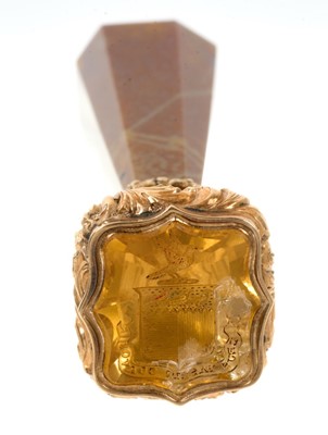 Lot 456 - Good quality Regency/early Victorian seal with an armorial intaglio carved citrine in yellow metal mount with a faceted and polished agate handle, 68mm long