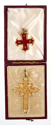 Lot 463 - Victorian yellow metal cross pendant with engraved scroll decoration in fitted case, together with a gold and red enamel cross pendant