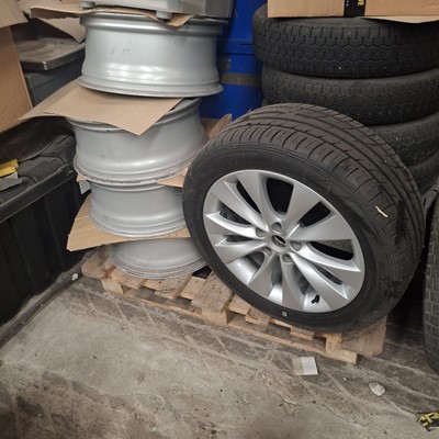 Lot 55 - Set of five alloys wheels to fit modern Vauxhall models (5).