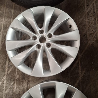 Lot 55 - Set of five alloys wheels to fit modern Vauxhall models (5).