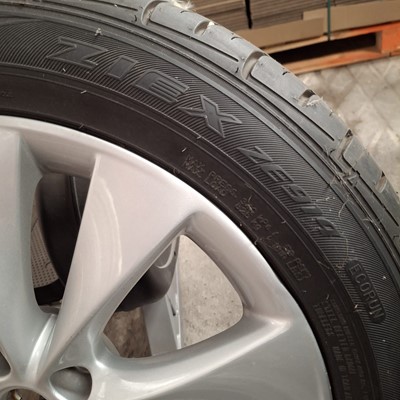 Lot 55 - Set of five alloys wheels to fit modern Vauxhall models (5).