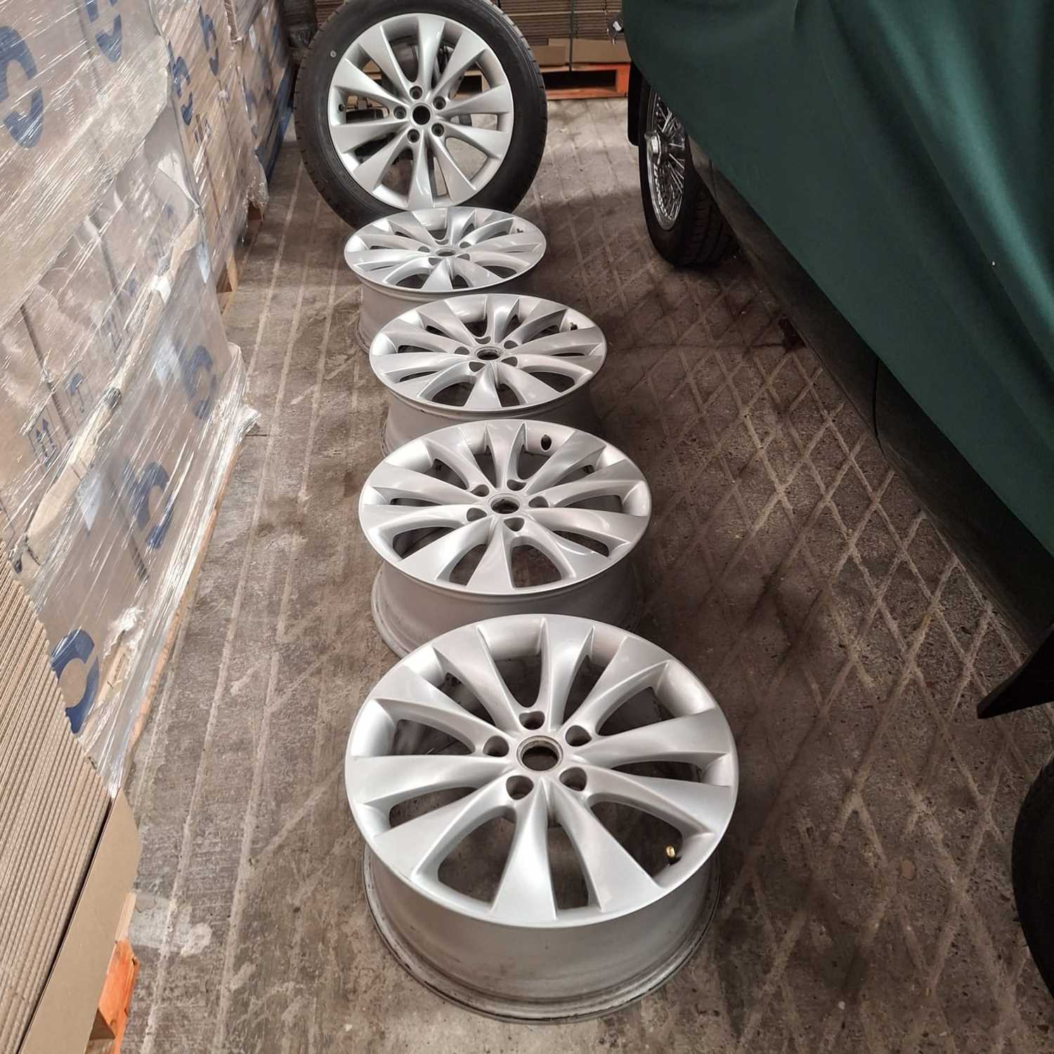 Lot 55 - Set of five alloys wheels to fit modern Vauxhall models (5).