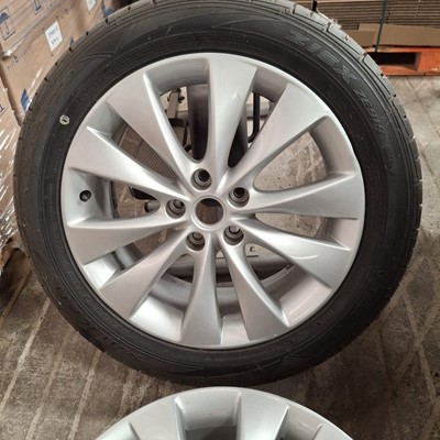 Lot 55 - Set of five alloys wheels to fit modern Vauxhall models (5).